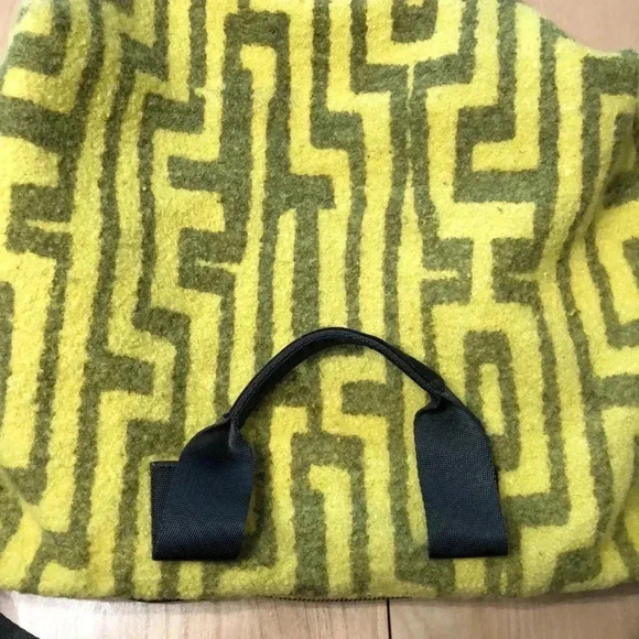 Echo brand felt tote.  Lucite hardware. - Picture 7 of 8